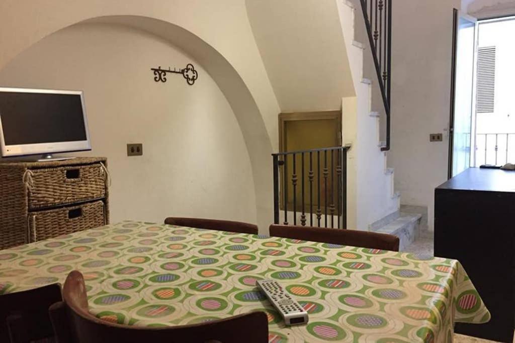 Historic Apartment In Centre Of City 100M To Sea Monopoli Exterior photo