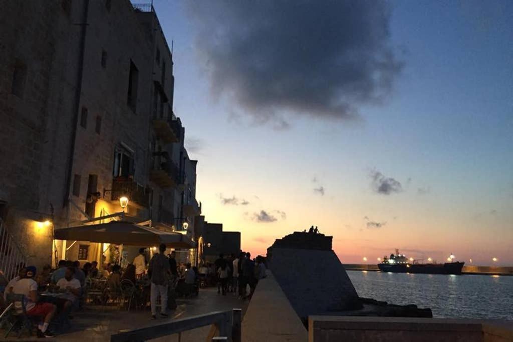 Historic Apartment In Centre Of City 100M To Sea Monopoli Exterior photo